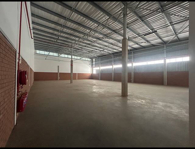 676M² WAREHOUSE TO LET IN CLAYVILLE